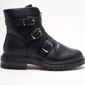 Vero Moda Combat Boot Bkack, Buckles, Chunky. Euc Size 5